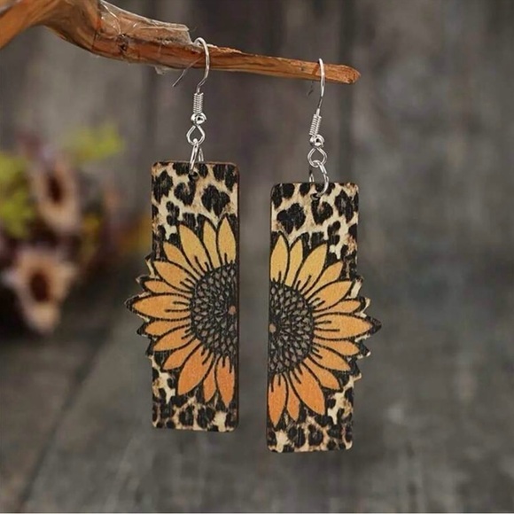 Leopard Print and Sunflower Shaped Wooded Drop Fashion Earrings - Picture 5 of 5